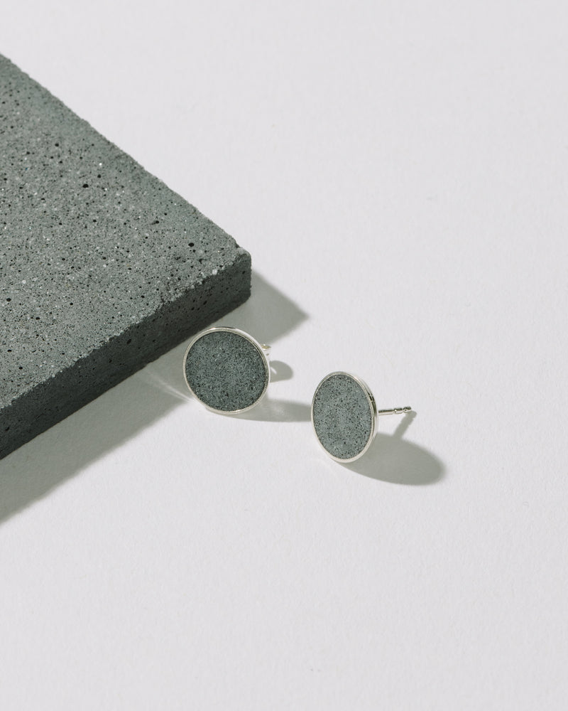 Mørkegrå beton 10 mm - Ørestikker - Hartgut.buntbeton