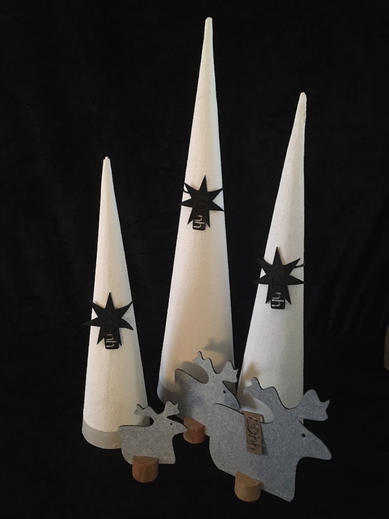 Sanded Cone fra OOhh Collection i hvid m/sort stjerne, Sæt m/rensdyr